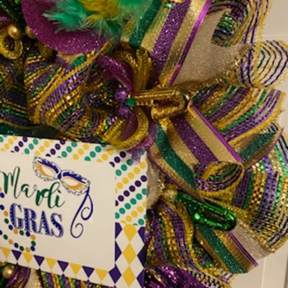 Handmade Mardi Gras mesh wreath - Picture 2 of 3